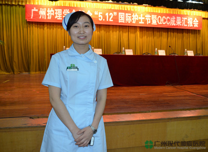 Y tá Viên Hồng Diễm Bệnh viện Ung bướu Hiện đại Quảng Châu vinh dự nhận đượ